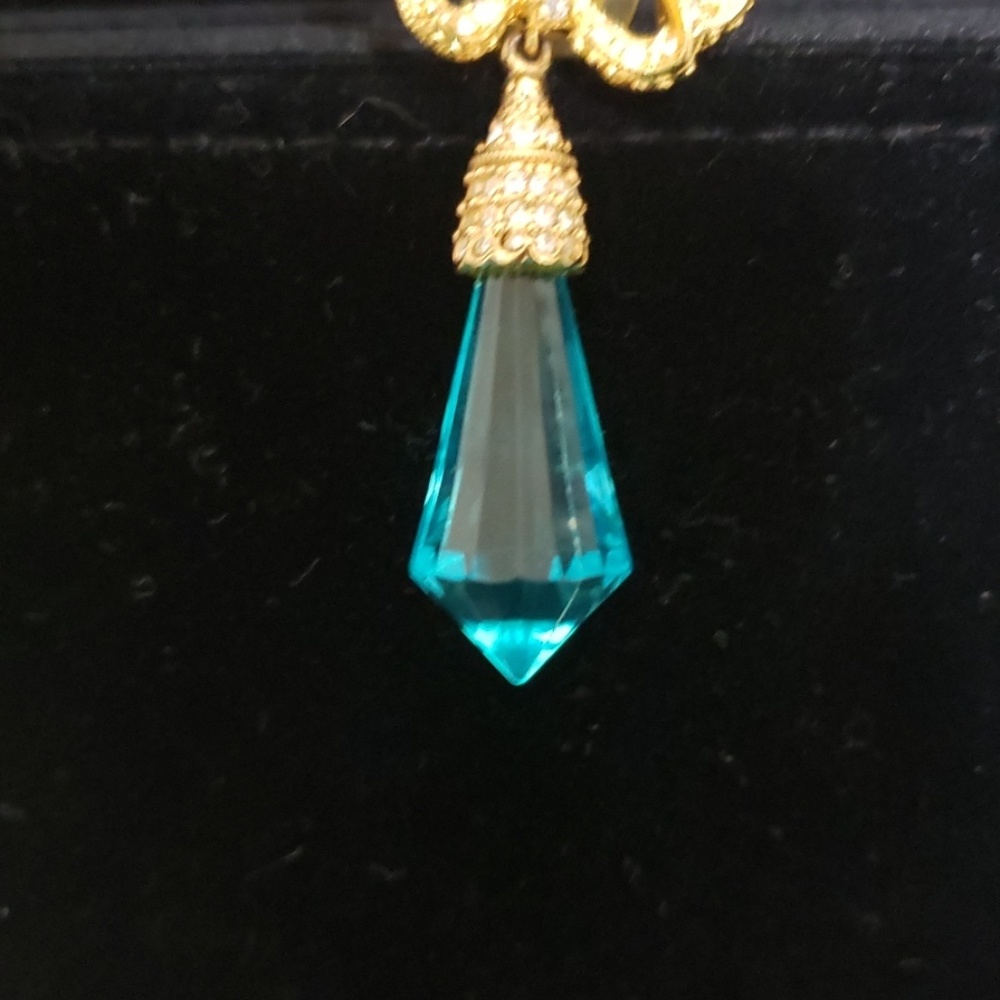 Joan Rivers Gold tone earrings - Picture 3 of 4